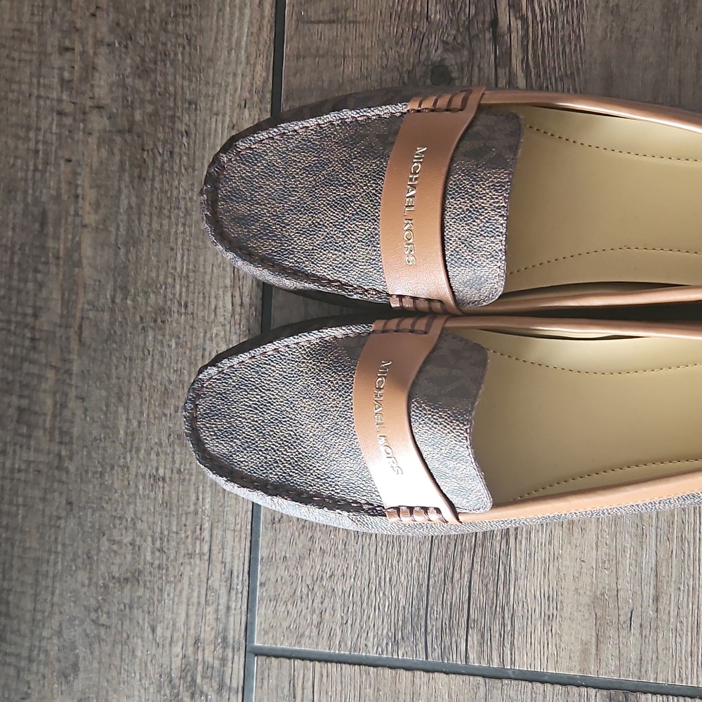 NEW Michael Kors Felicia Mocassins, size 9 - Picture 5 of 7